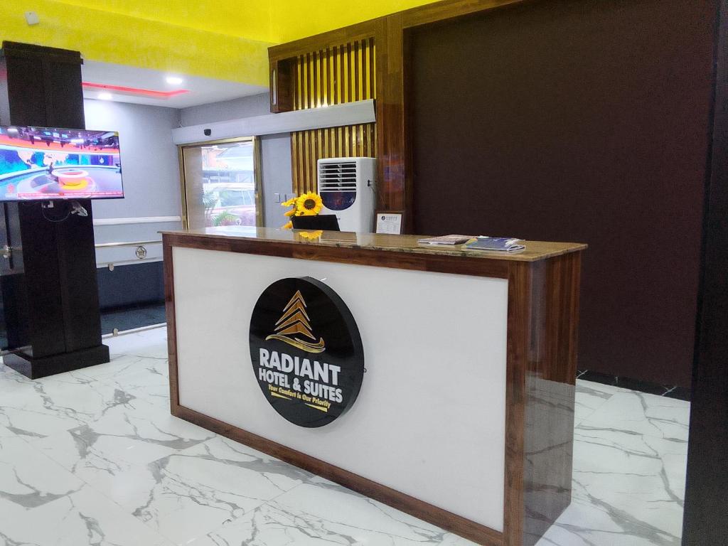 Certifikát, hodnocení, plakát nebo jiný dokument vystavený v ubytování Radiant Hotel & Suites