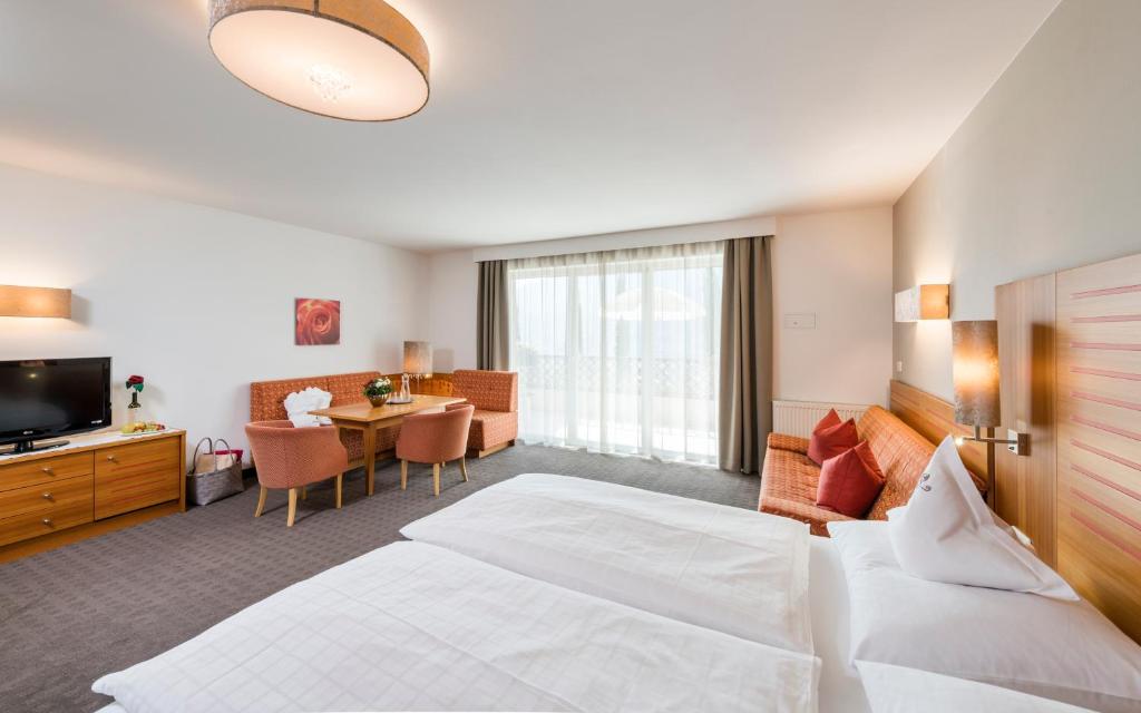 Postel nebo postele na pokoji v ubytování Hotel Lagrein