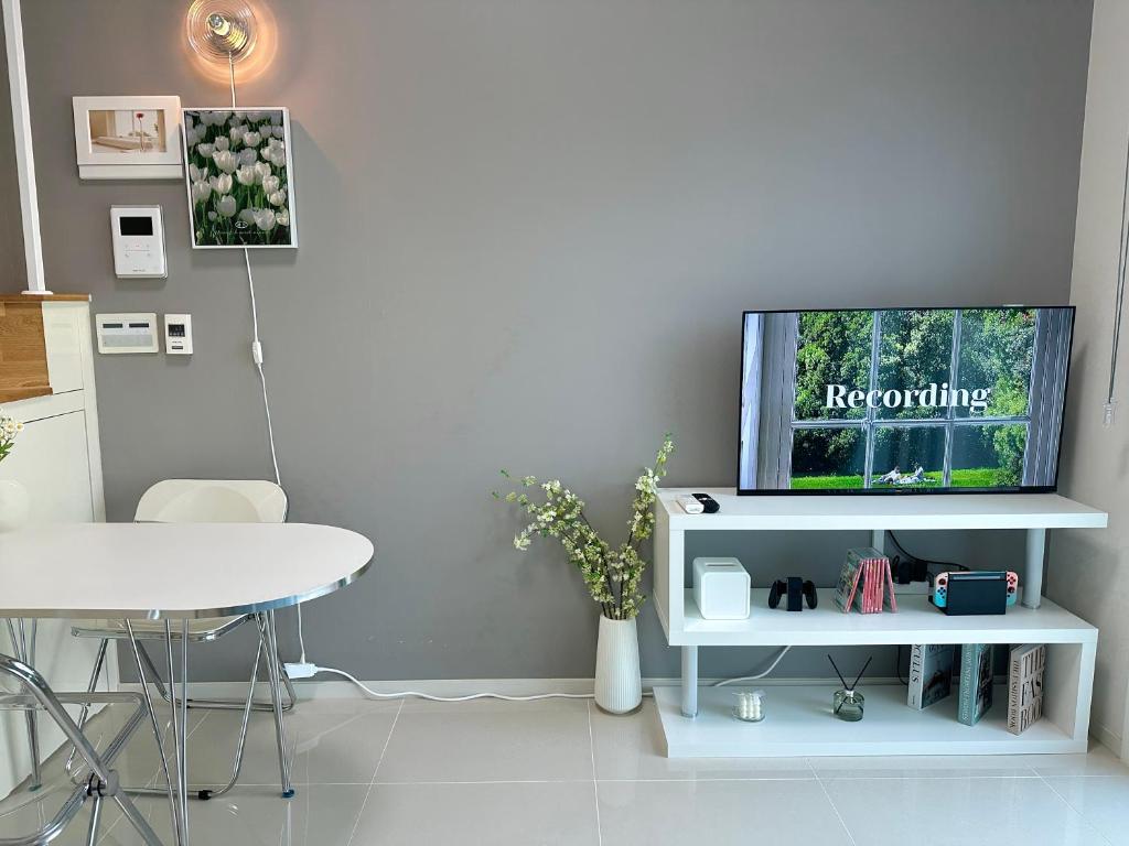 TV a/nebo společenská místnost v ubytování Grape Residence Hotel