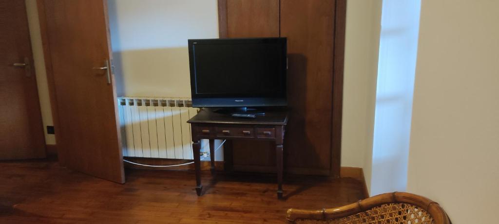TV a/nebo společenská místnost v ubytování Hostal Mendaurpe