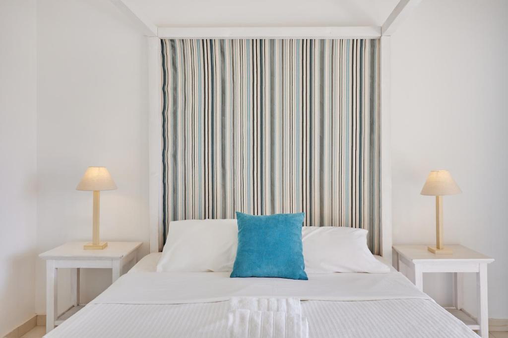 Postel nebo postele na pokoji v ubytování Gerakas Belvedere hotel
