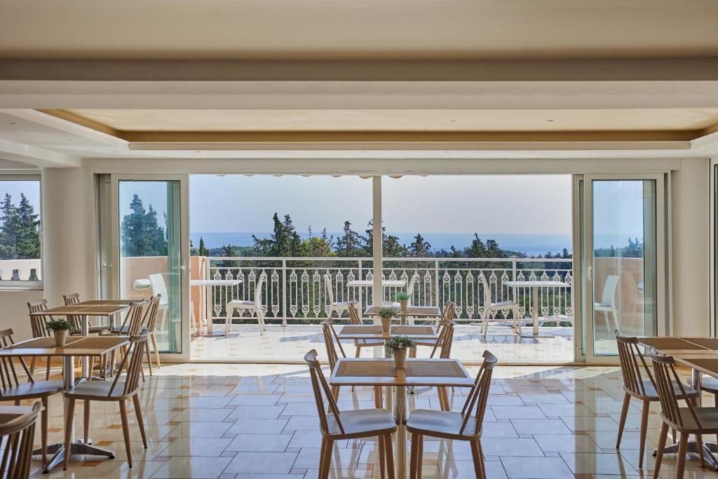 Balkón nebo terasa v ubytování Gerakas Belvedere hotel