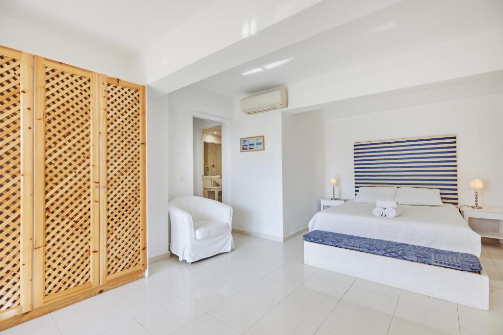 Postel nebo postele na pokoji v ubytování Gerakas Belvedere hotel