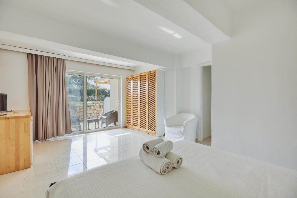 Postel nebo postele na pokoji v ubytování Gerakas Belvedere hotel