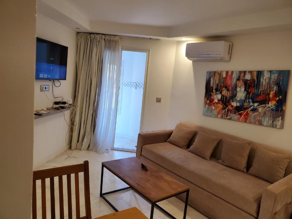 a living room with a couch and a table at luxury marsa beach 2 in La Marsa