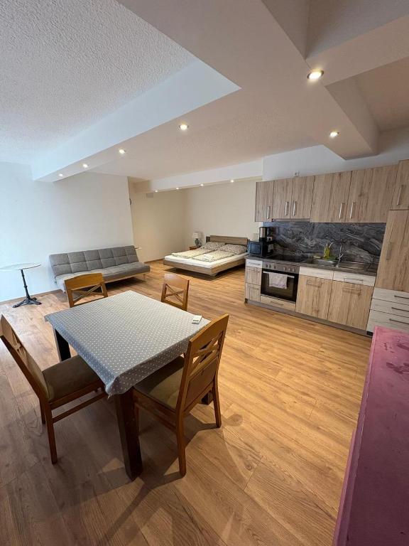 Kuchyň nebo kuchyňský kout v ubytování CityApt Wolfik Stockerau