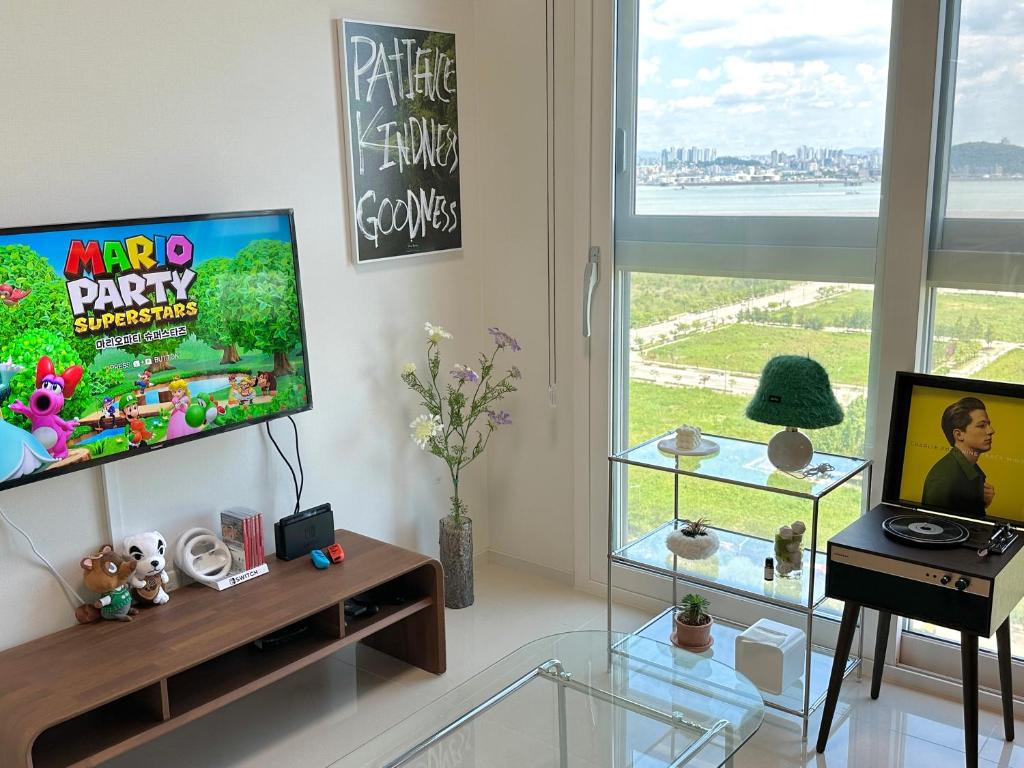 TV a/nebo společenská místnost v ubytování Grape Residence Hotel