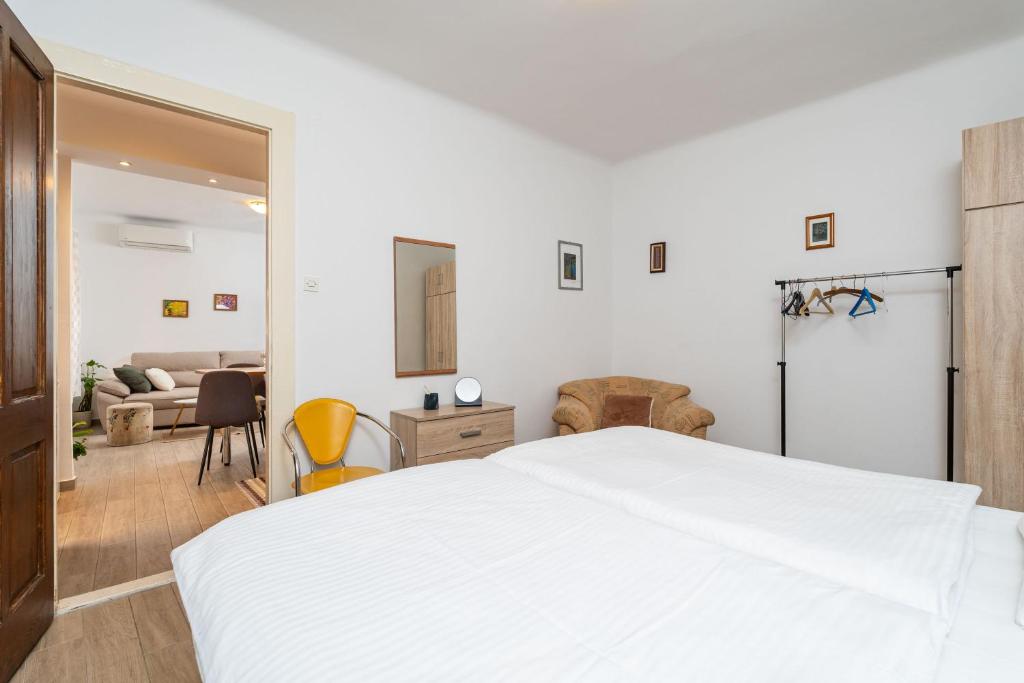 Apartment Family Tokic - 3