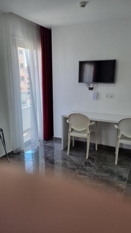 TV a/nebo společenská místnost v ubytování Art & Wine Boutique Hotel