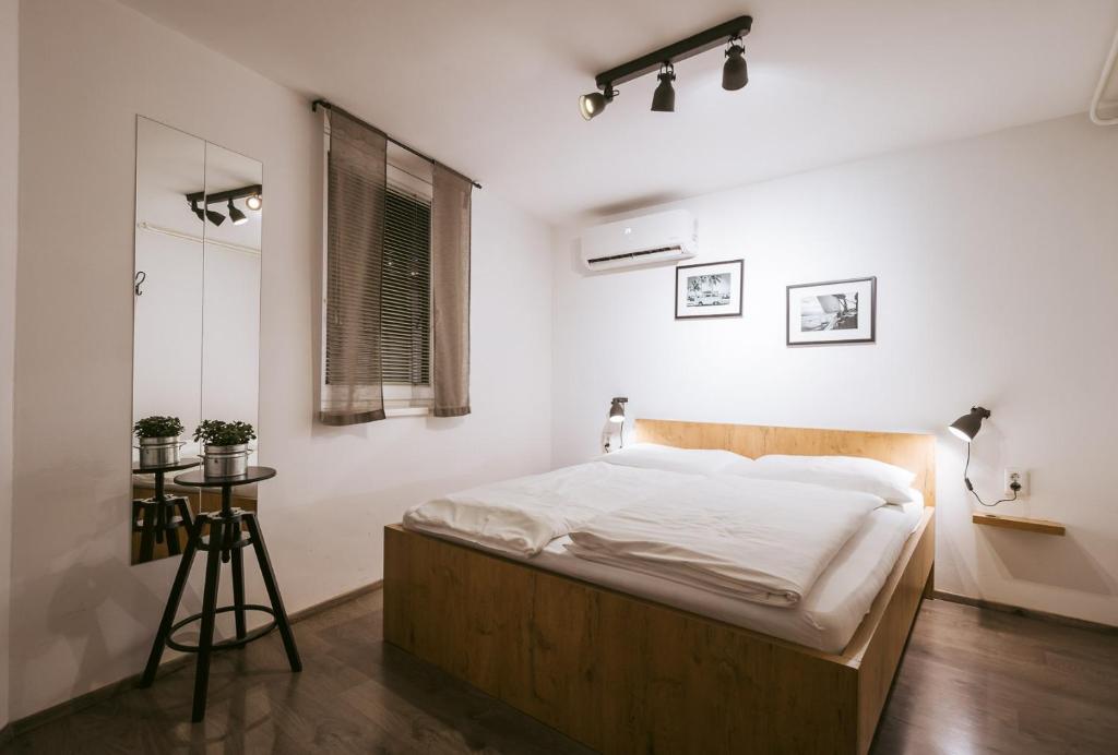 Postel nebo postele na pokoji v ubytování Pri Karlu Rooms & More