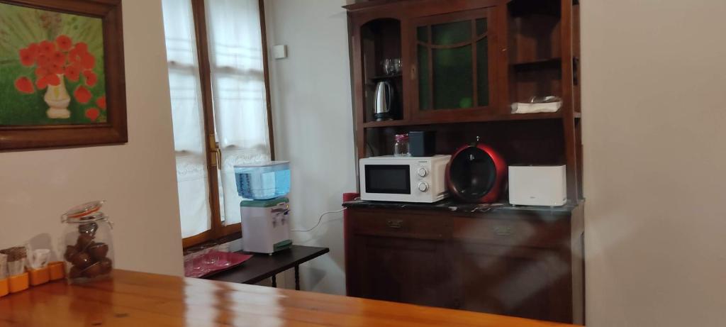 Kuchyň nebo kuchyňský kout v ubytování Hostal Mendaurpe