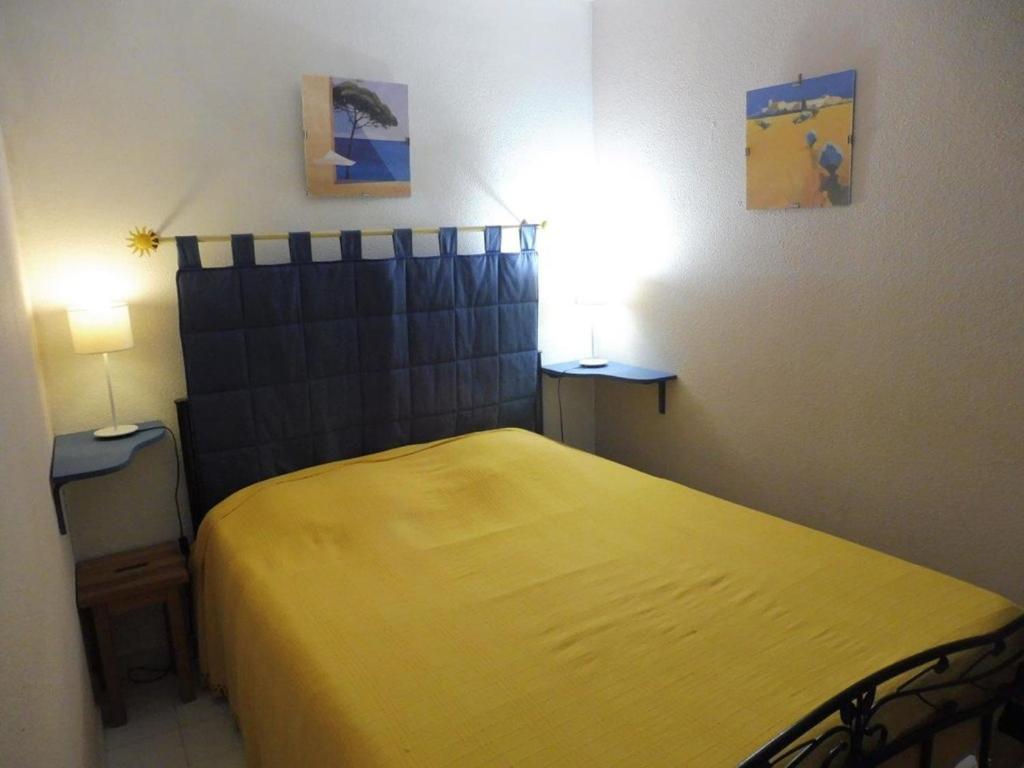 Posteľ alebo postele v izbe v ubytovaní CAP LES PINS Joli T2 piscine tennis Mt St Martin Cap d'Agde