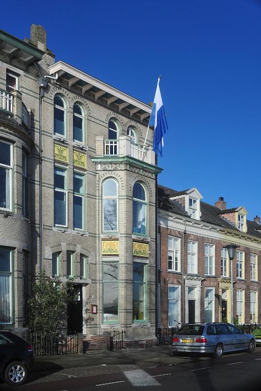 Het gebouw waarin het hotel zich bevindt