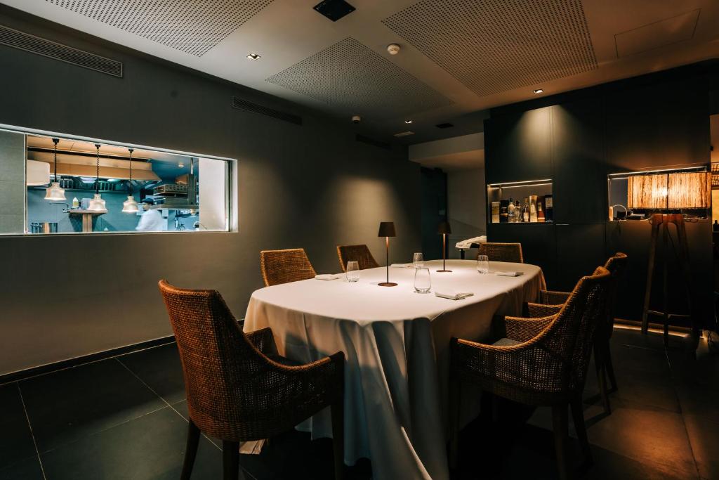 a dining room with a white table and chairs at Gran Claustre Boutique Hotel in Altafulla