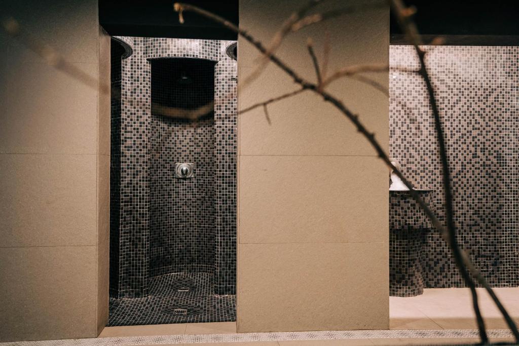 a bathroom mirror with a shower in a room at Gran Claustre Boutique Hotel in Altafulla