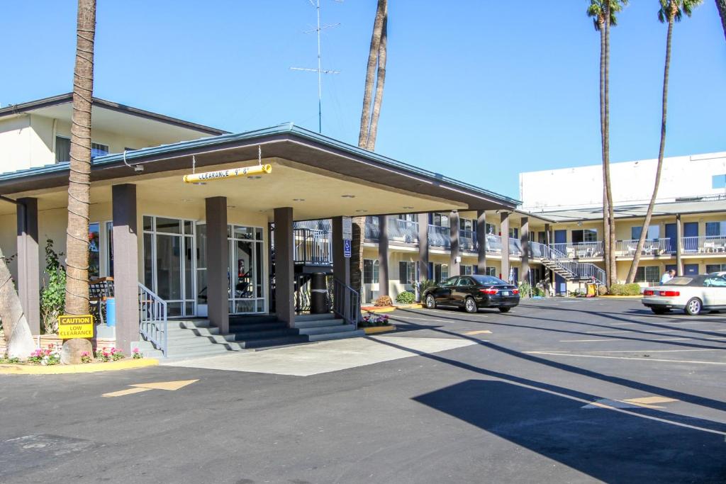 Motel 6 San Diego, CA Airport Harbor photo