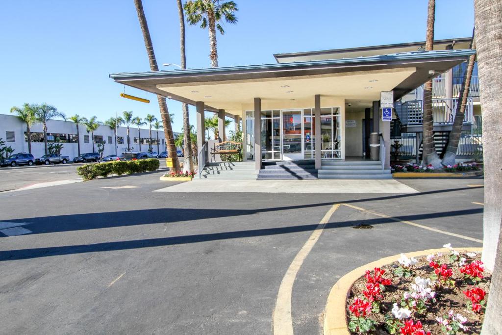Motel 6 San Diego, CA Airport Harbor photo