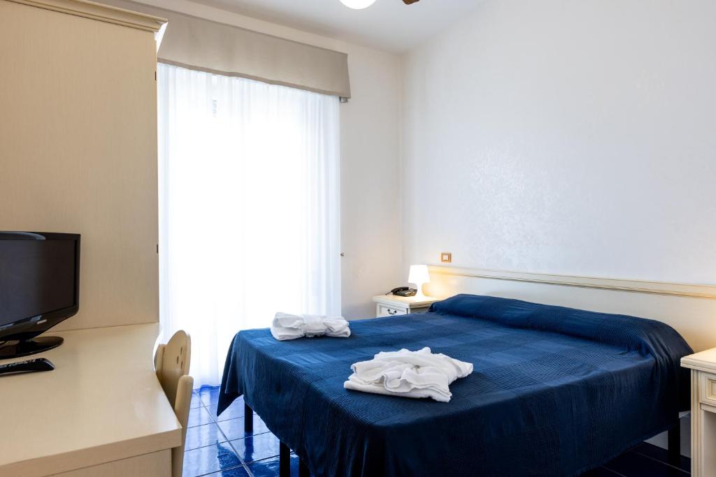 Postel nebo postele na pokoji v ubytování Hotel Caravelle