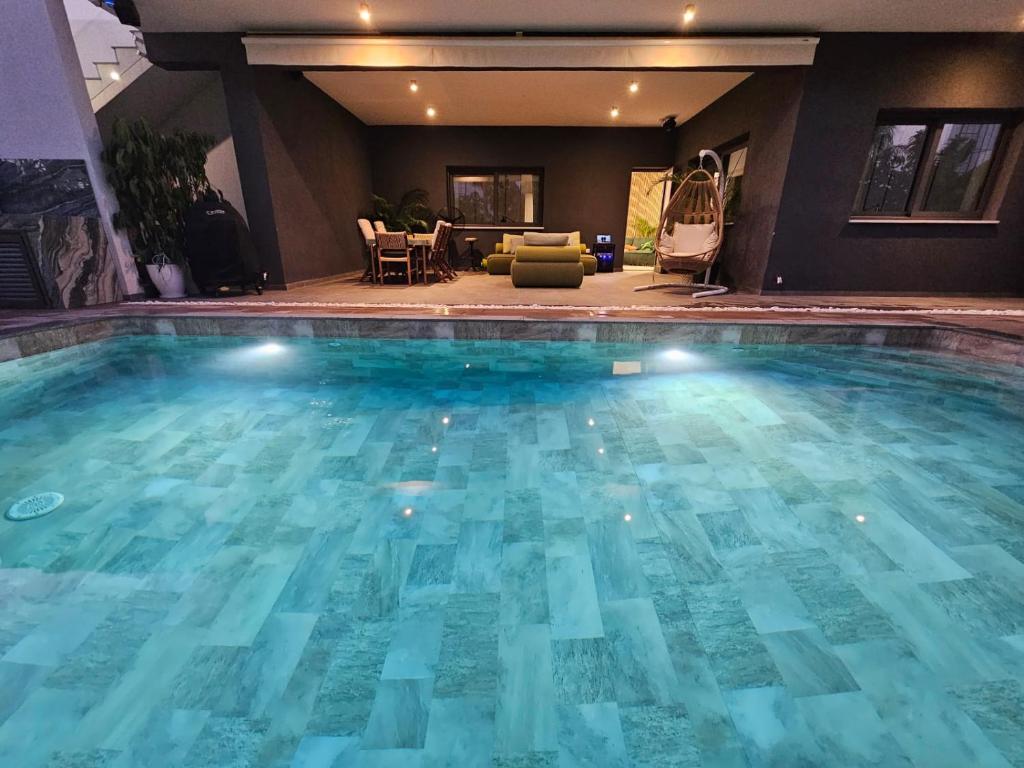 TG NEW Luxury Private Resort Villas - Heated Salty Swimming Pool, Outdoor Jacuzzi, Sauna, Exotic Garden