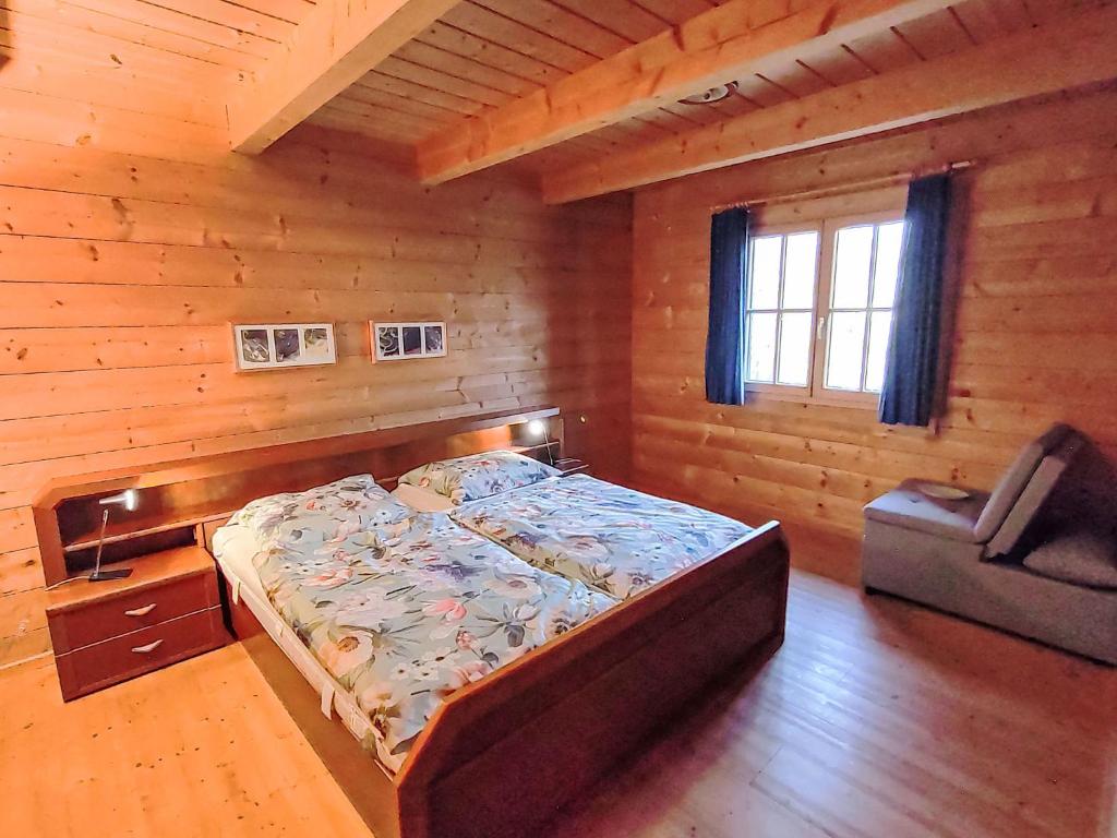 Postel nebo postele na pokoji v ubytování Holiday Home Haus Fries by Interhome