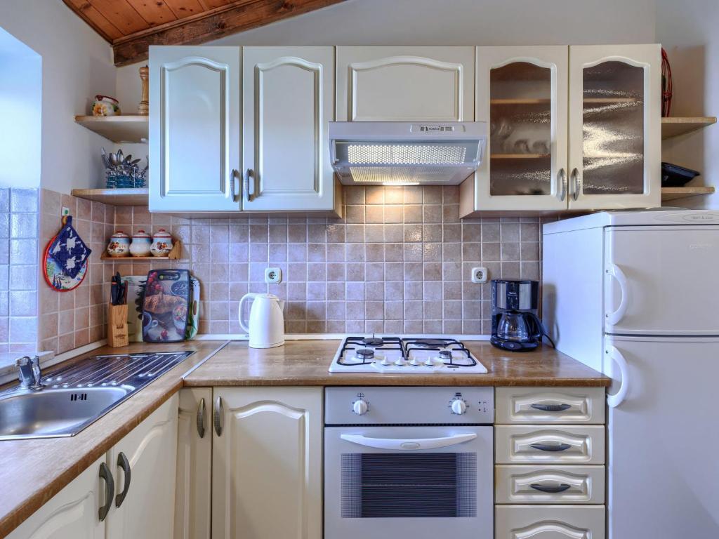 Kuchyňa alebo kuchynka v ubytovaní Holiday Home Rotonda by Interhome