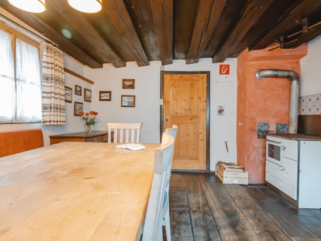 Kuchyň nebo kuchyňský kout v ubytování Holiday Home Alte Sahnealm by Interhome