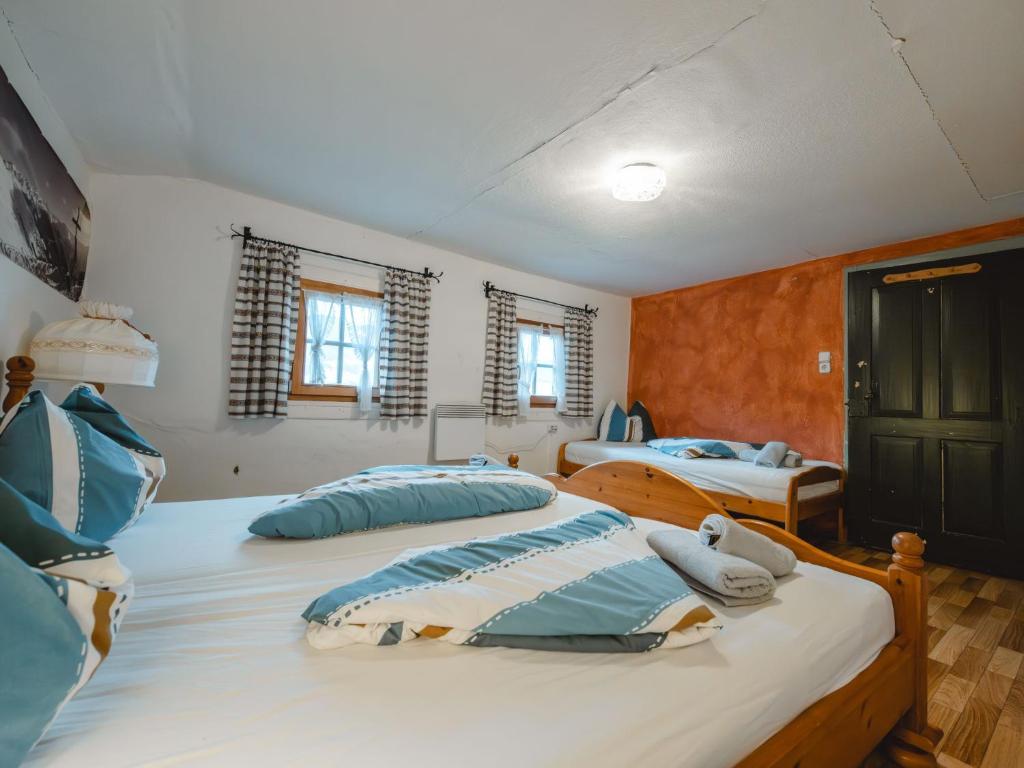 Postel nebo postele na pokoji v ubytování Holiday Home Alte Sahnealm by Interhome