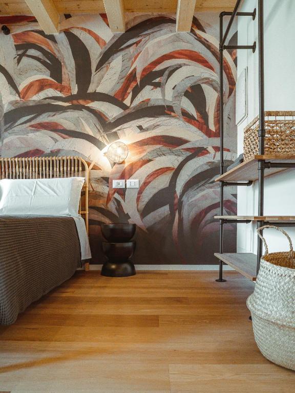 a bedroom with a painting on the wall at BRE Apartments - Lumen in Vicenza