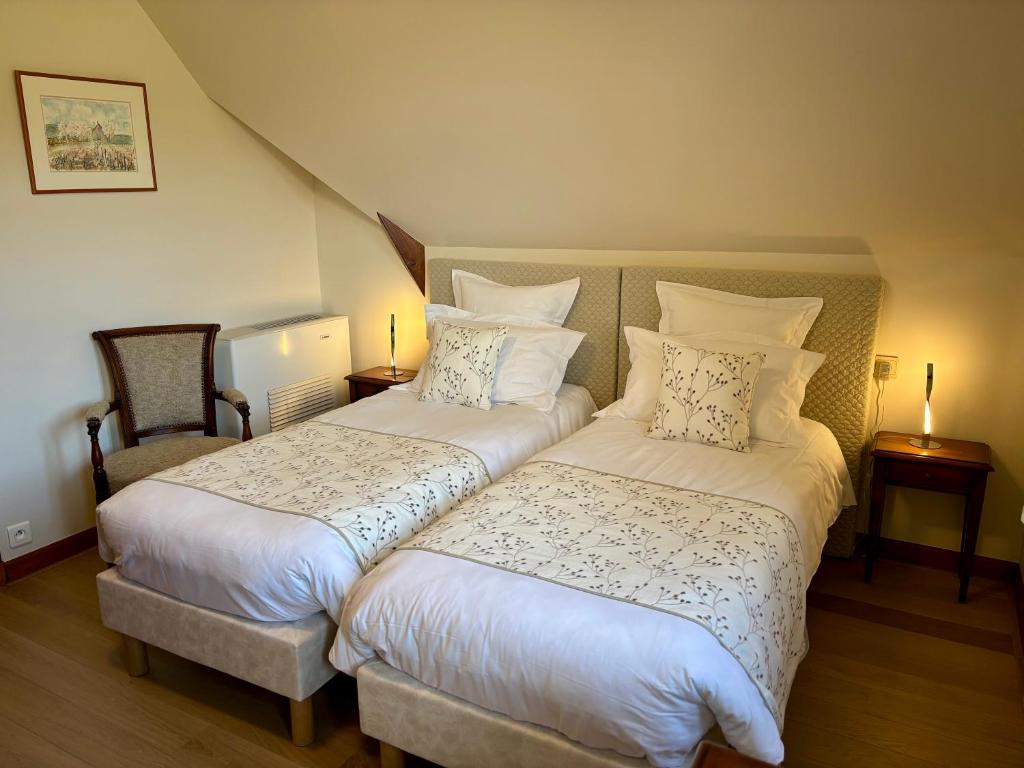 Postel nebo postele na pokoji v ubytování Hotel Le Manasses