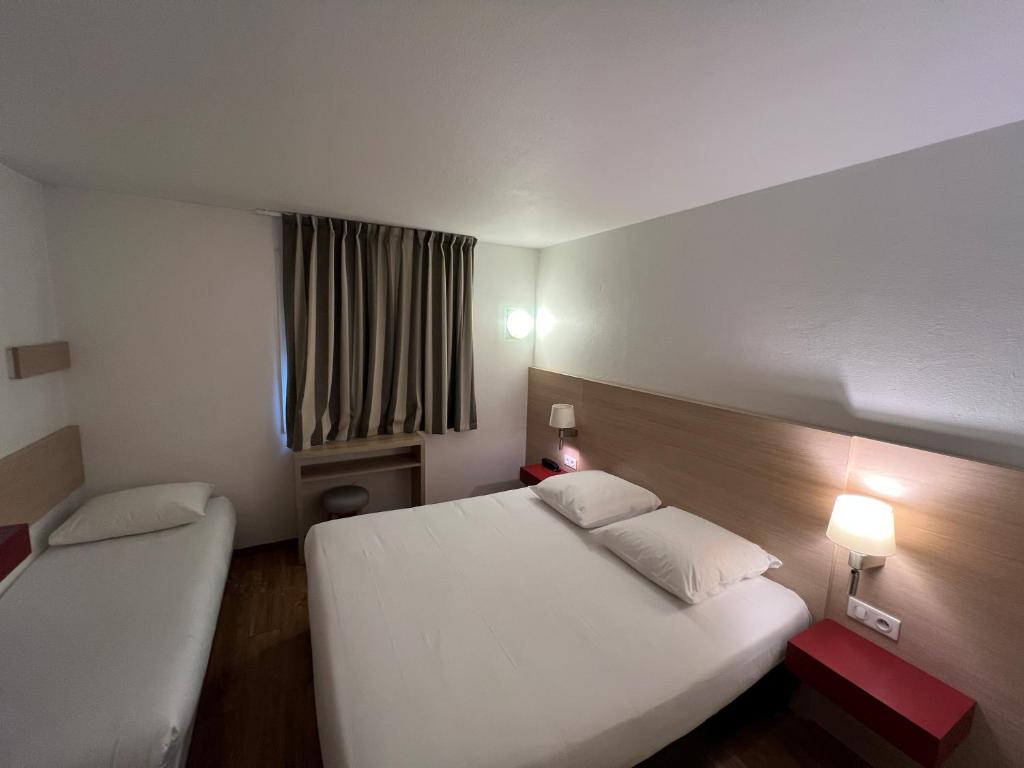 Postel nebo postele na pokoji v ubytování Tulip Inn Beaune