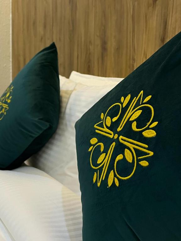 Postel nebo postele na pokoji v ubytování Al Sawadi Beach Resort & Spa