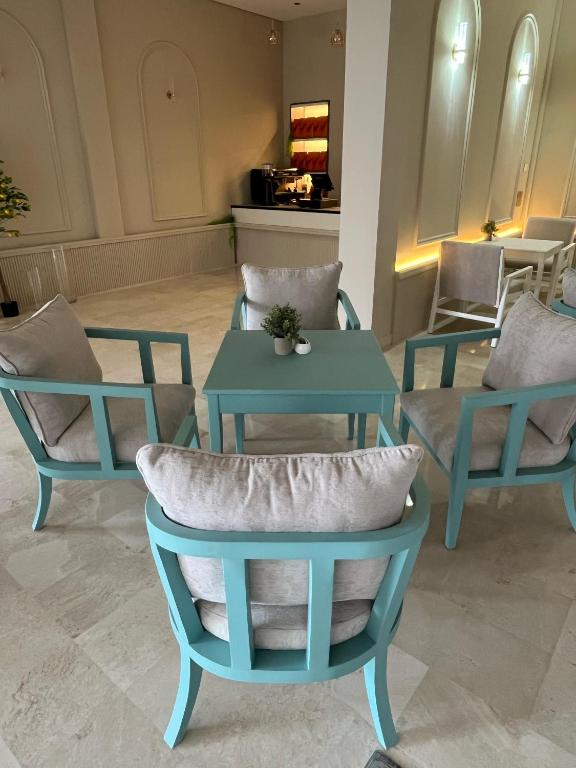 Posezení v ubytování Al Sawadi Beach Resort & Spa