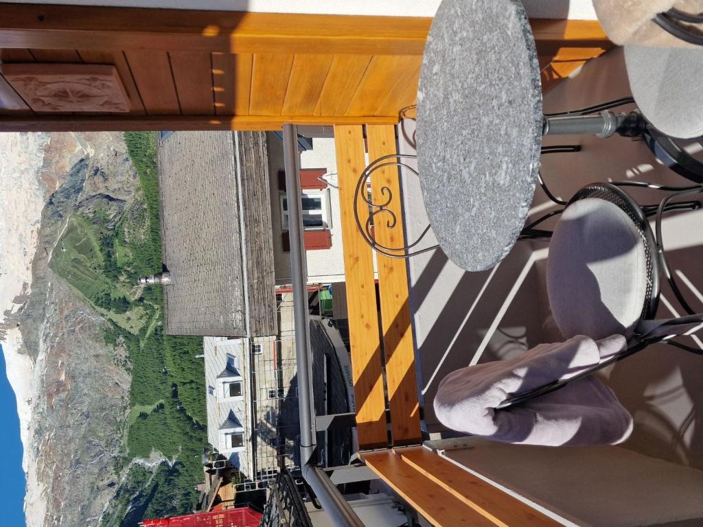 Fotografie z fotogalerie ubytování Apartment Cabane 8 by Interhome v destinaci Saas-Fee