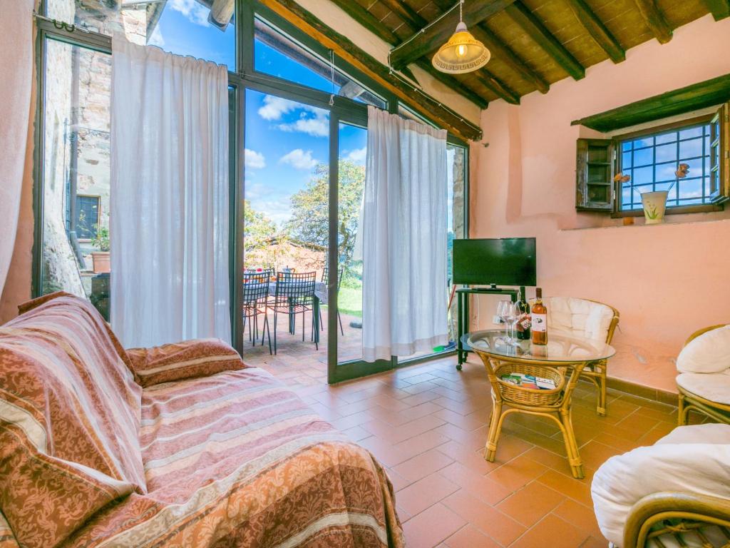 TV a/nebo společenská místnost v ubytování Apartment La Loggia by Interhome