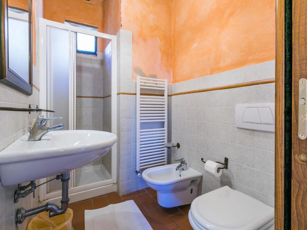 Koupelna v ubytování Apartment La Loggia by Interhome