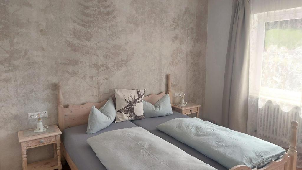 Postel nebo postele na pokoji v ubytování Schöne Zeiten Ferienwohnung, 80qm