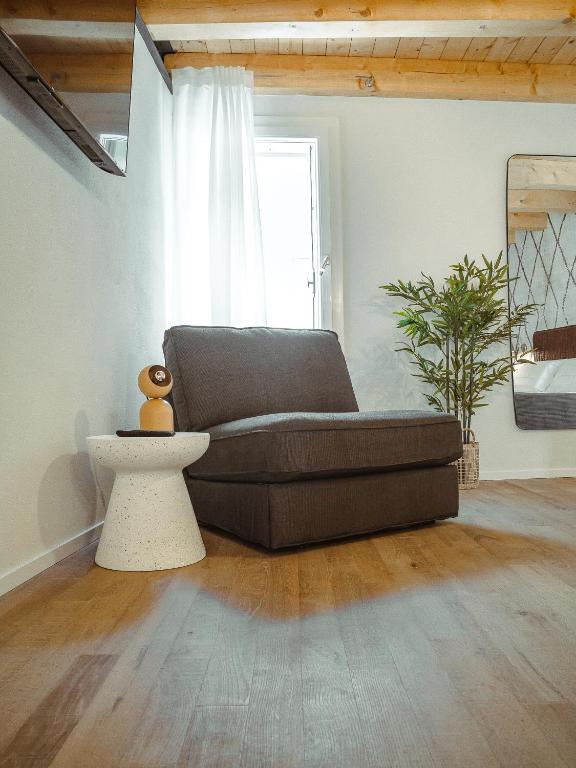a living room with a couch and a table at BRE Apartments - Pax in Vicenza