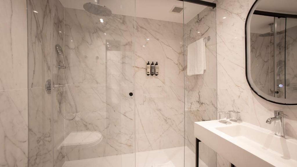 H10 London Waterloo - Resim 38