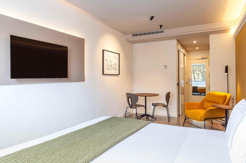 Suites Viena Plaza de España - Resim 1