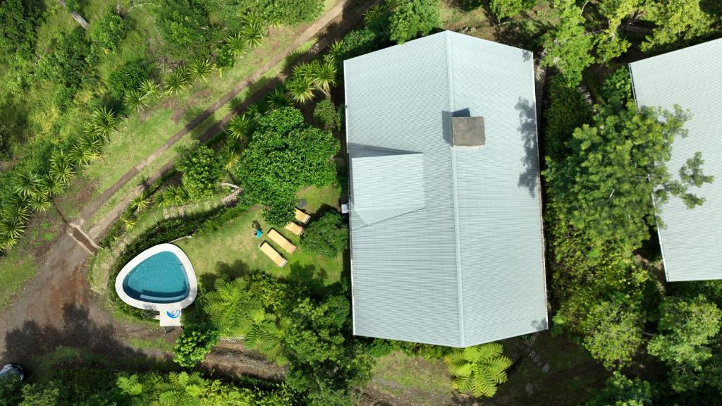 Bazén v ubytování ChamGaia off-grid eco-villa nebo v jeho okolí