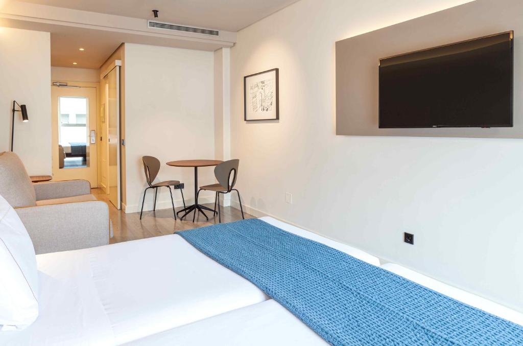 Postel nebo postele na pokoji v ubytování Suites Viena Plaza de España