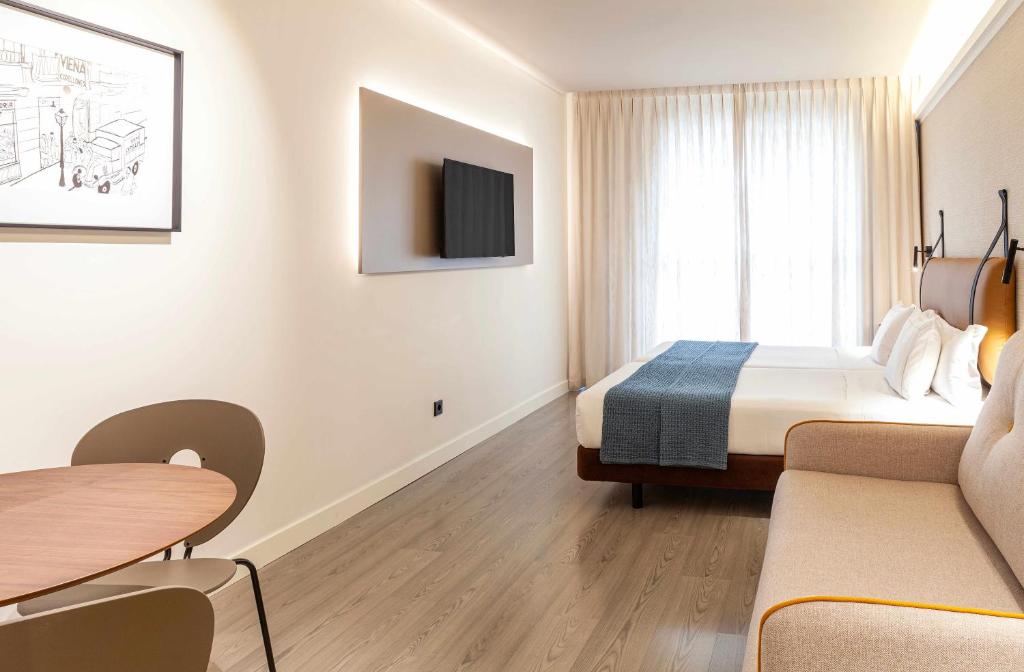 Suites Viena Plaza de España - Resim 10