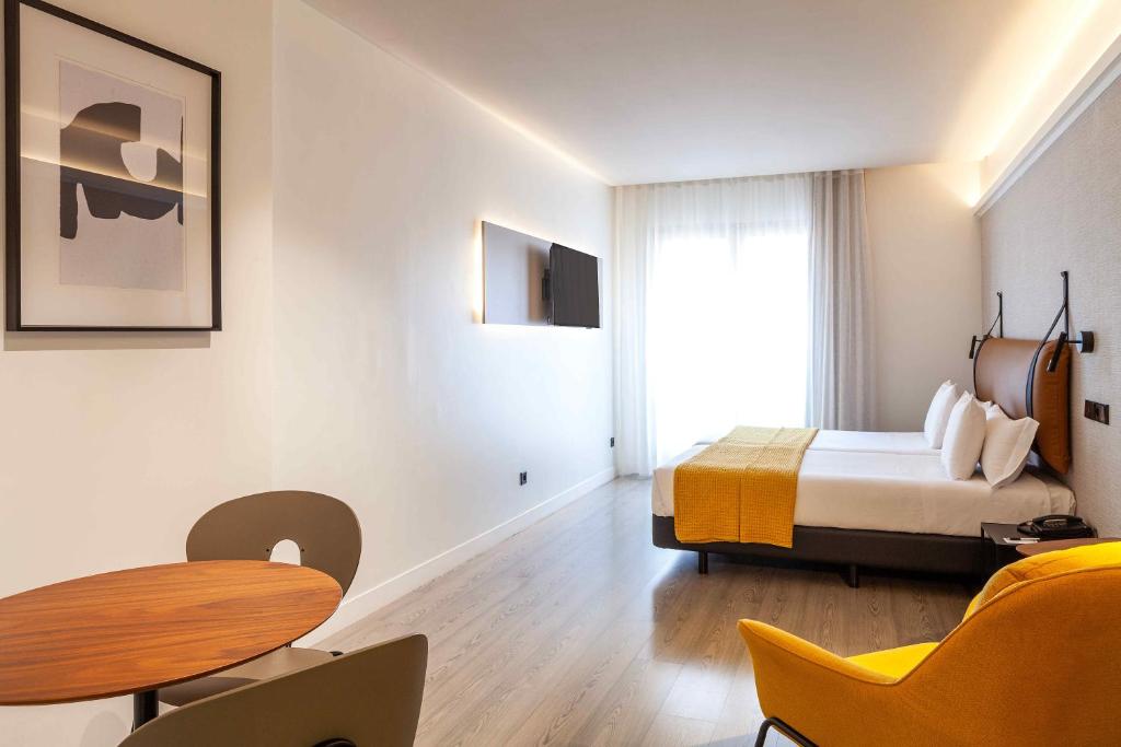 Postel nebo postele na pokoji v ubytování Suites Viena Plaza de España