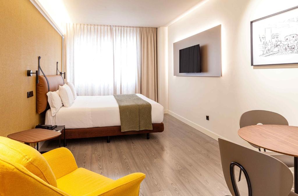 Postel nebo postele na pokoji v ubytování Suites Viena Plaza de España