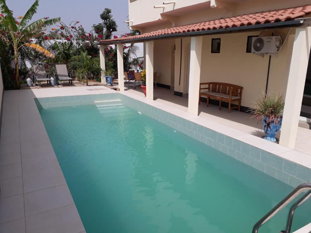 a swimming pool in front of a house at Florecita 2 in Ngaring