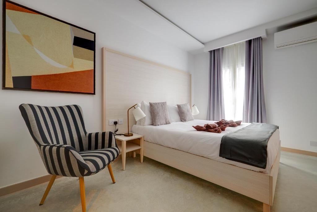 Postel nebo postele na pokoji v ubytování Kirxa Rooms and Suites