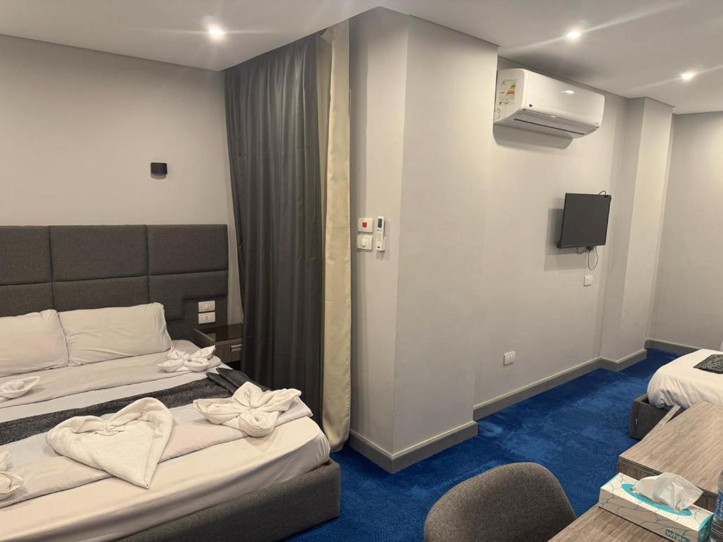 Postel nebo postele na pokoji v ubytování nuba nile hotel