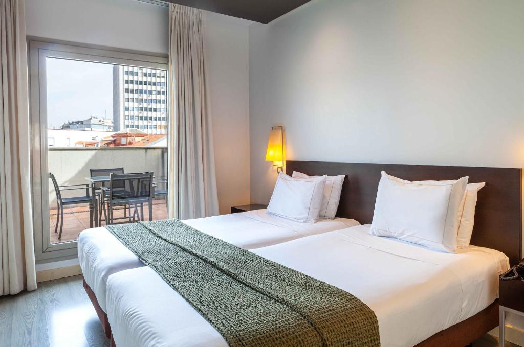 Suites Viena Plaza de España - Resim 2