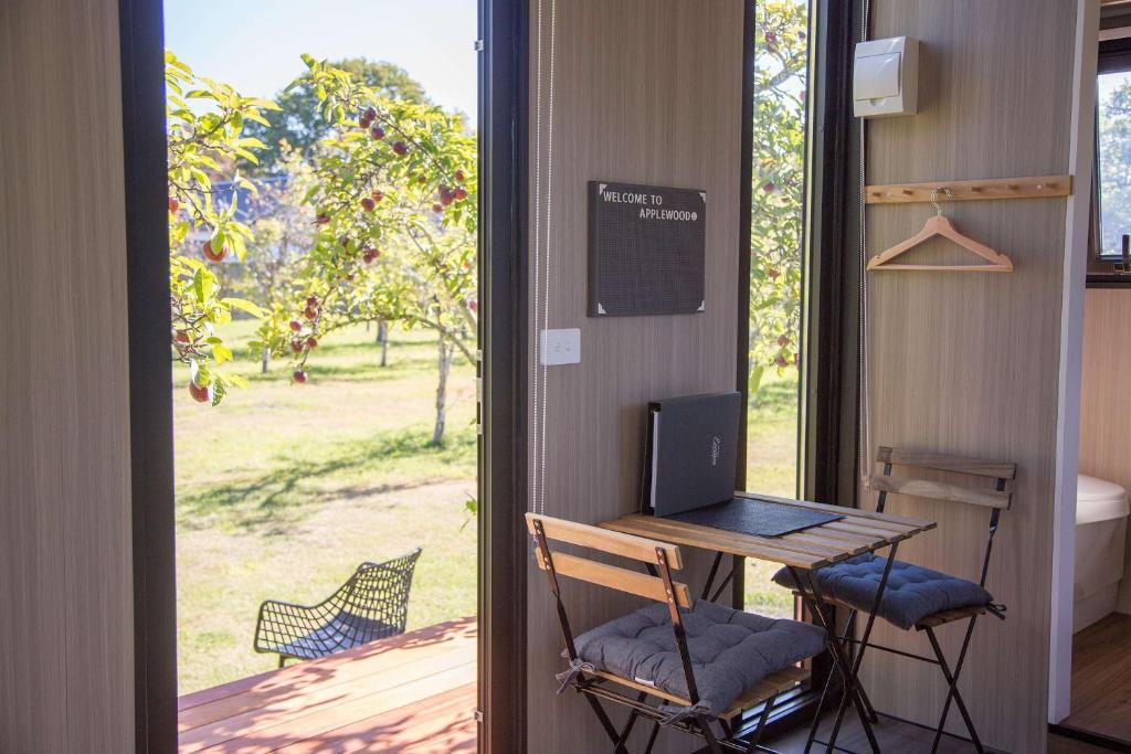 Applewood Cabin 1 by Tiny Away - Resim 11