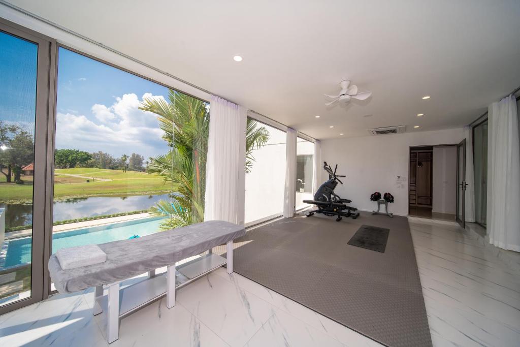 Bazén v ubytování Lumière Villas Phuket - Golfside Retreat in Laguna nebo v jeho okolí